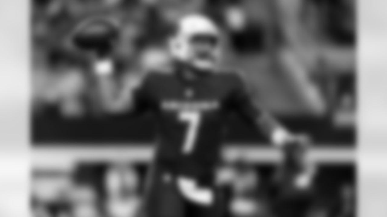 Arizona Cardinals quarterback Jacoby Brissett (7) during the Week 9 regular season game between the Arizona Cardinals and the Dallas Cowboys on Monday, Nov. 3, 2025 in Arlington, TX.