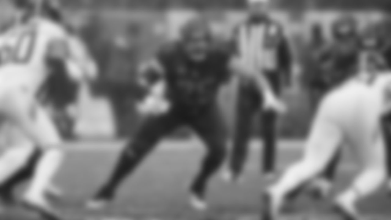 Cleveland Browns guard Joel Bitonio (75) blocks during an NFL football game against the Tennessee Titans in Cleveland, Sunday, Dec. 7, 2025. (AP Photo/David Richard)