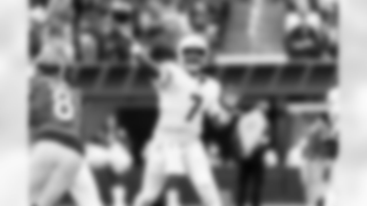 Arizona Cardinals quarterback Jacoby Brissett (7) during the Week 18 regular season game between the Arizona Cardinals and the Los Angeles Rams on Sunday, Jan. 4, 2026 in Los Angeles, CA.