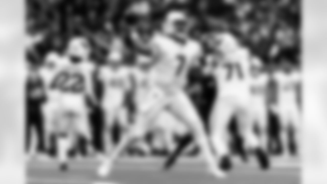 Arizona Cardinals quarterback Jacoby Brissett (7) during the Week 15 regular season game between the Arizona Cardinals and the Houston Texans on Sunday, Dec. 14, 2025 in Houston, TX.