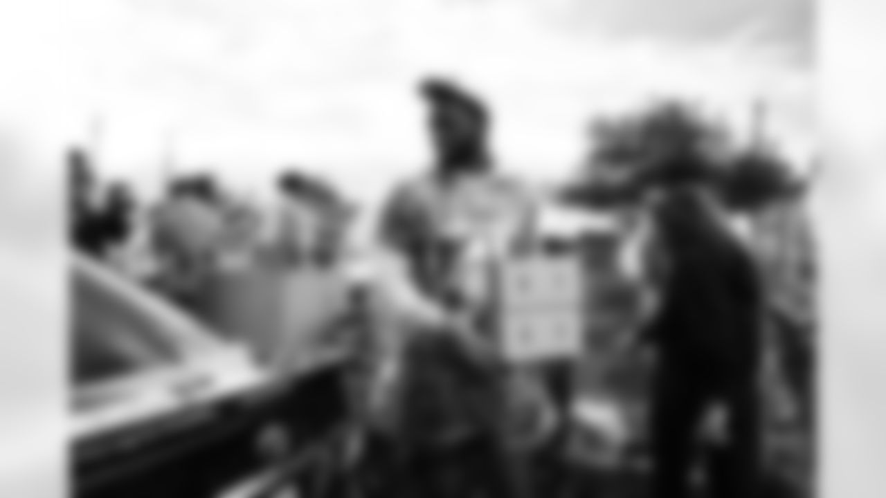 Arizona Cardinals offensive lineman Kelvin Beachum (68) and Arizona Cardinals offensive lineman Paris Johnson Jr. (70) host a food distribution for families at the Eisenhower Center for Innovation in collaboration with United Food Bank on Tuesday, Nov. 18, 2025 in Mesa, AZ.