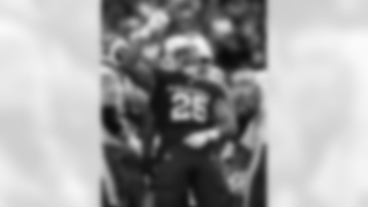Arizona Cardinals linebacker Zaven Collins (25) during the Week 2 regular season game between the Arizona Cardinals and the Los Angeles Rams on Sunday, Sep 15, 2024 at State Farm Stadium.