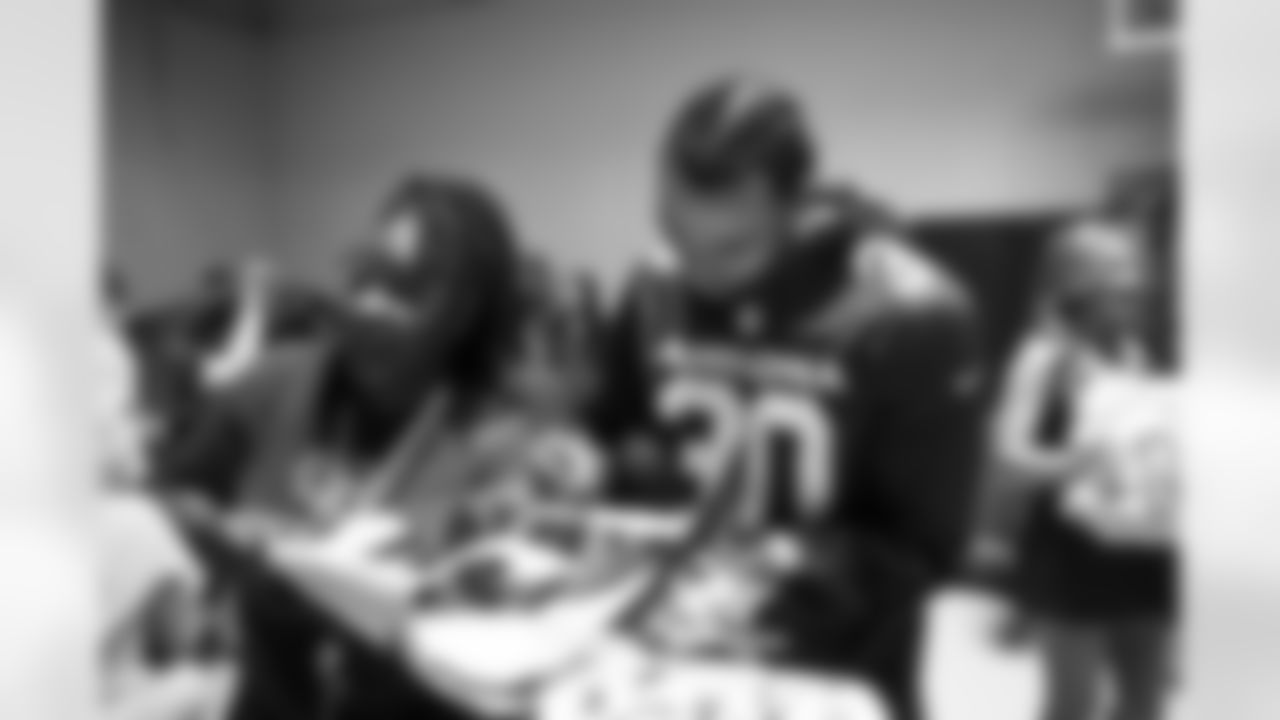 The Arizona Cardinals 2025 Rookie Class partners with SRP and Coca-Cola to distribute water bottles and care packages at UMOM New Day Center on Tuesday, June 17, 2025 in Phoenix, AZ.