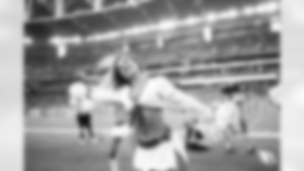 The Arizona Cardinals Cheerleaders during the Week 15 game against the San Francisco 49ers at State Farm Stadium on Dec. 17, 2023.