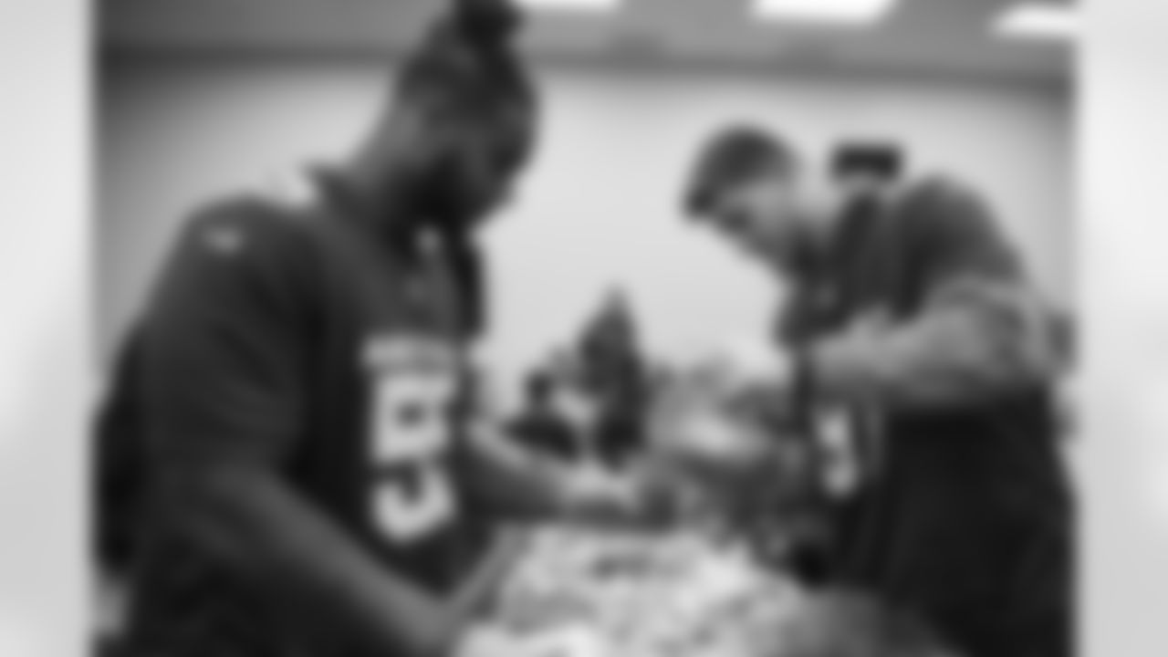 The Arizona Cardinals serve holiday meals at Phoenix Rescue Mission on Monday, Nov. 20, 2023 in Phoenix, AZ.