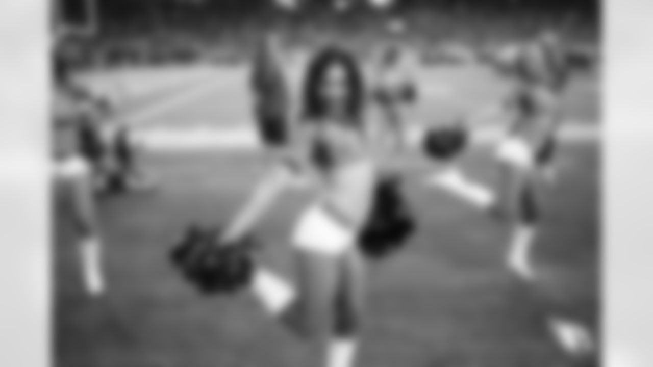 Cheer week 10 vs falcons 00063