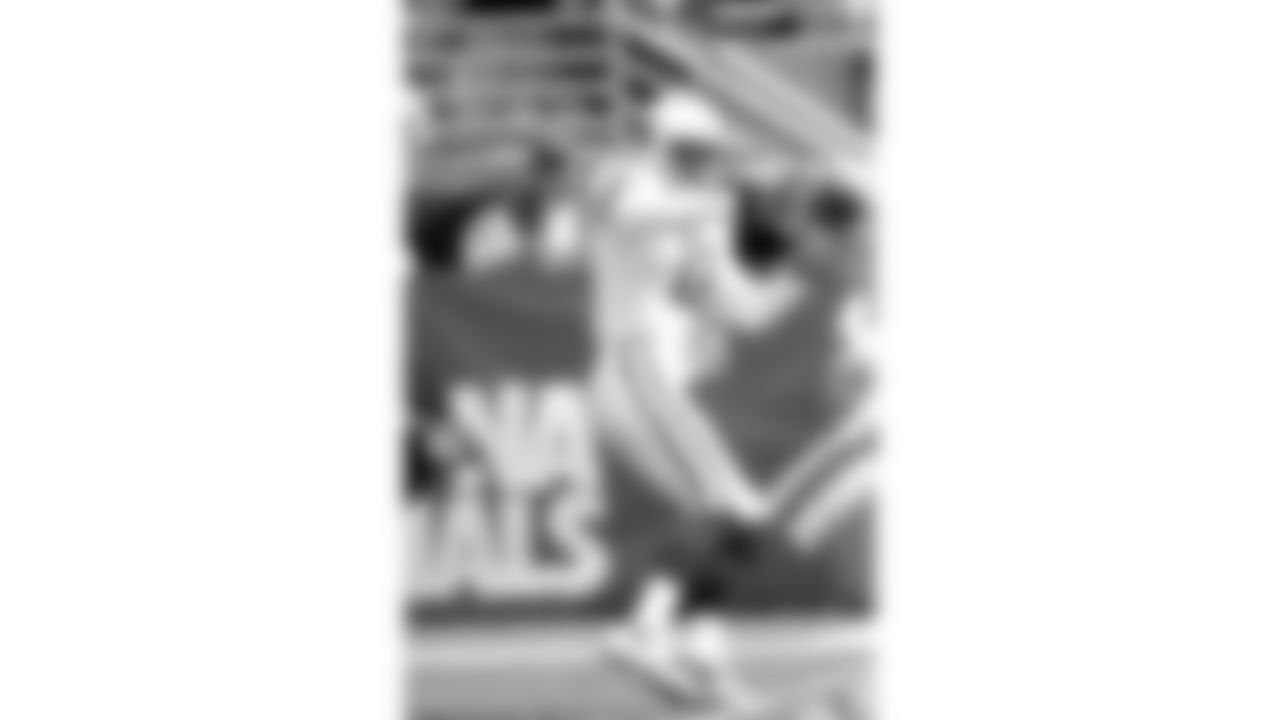 Larry Fitzgerald warms up before a game in 2004.