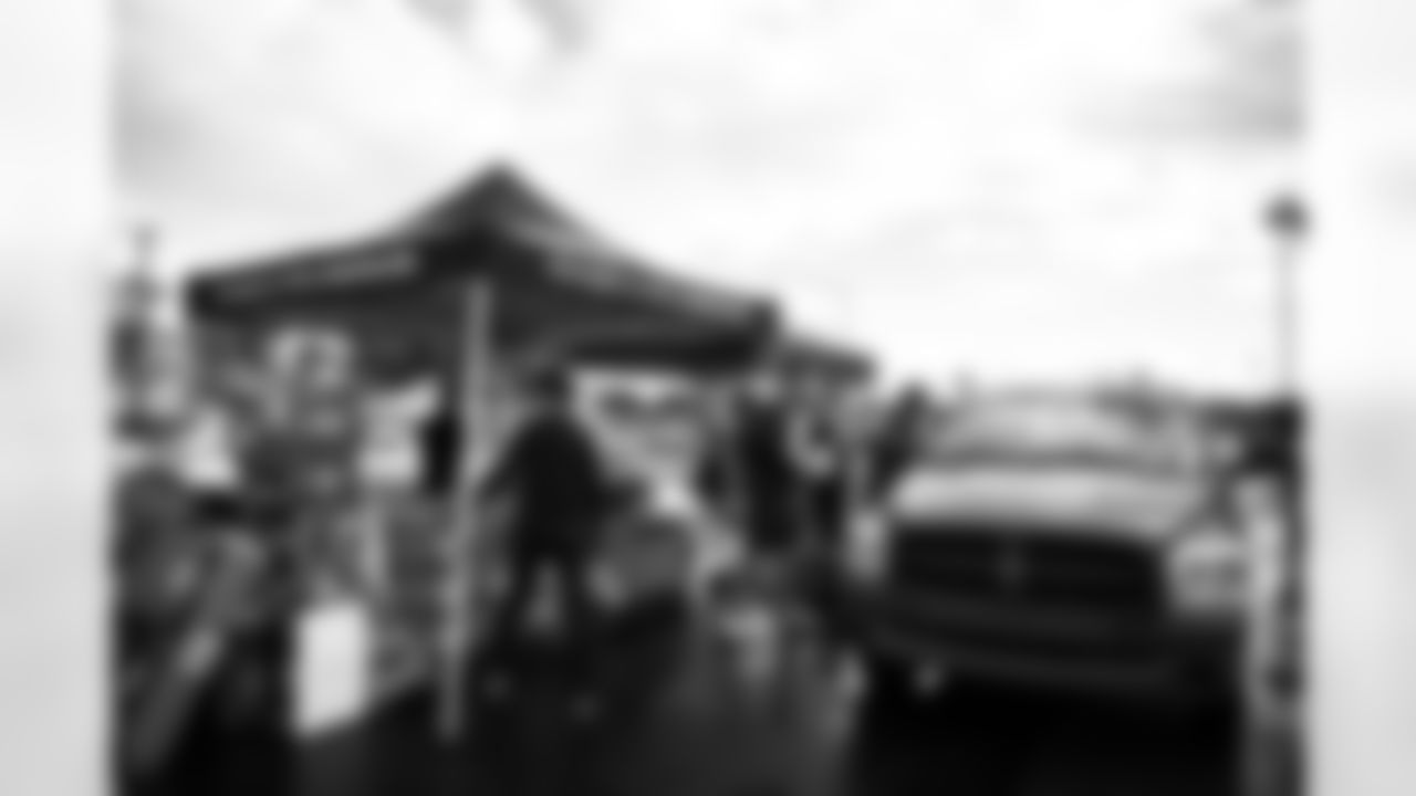 Arizona Cardinals offensive lineman Kelvin Beachum (68) and Arizona Cardinals offensive lineman Paris Johnson Jr. (70) host a food distribution for families at the Eisenhower Center for Innovation in collaboration with United Food Bank on Tuesday, Nov. 18, 2025 in Mesa, AZ.