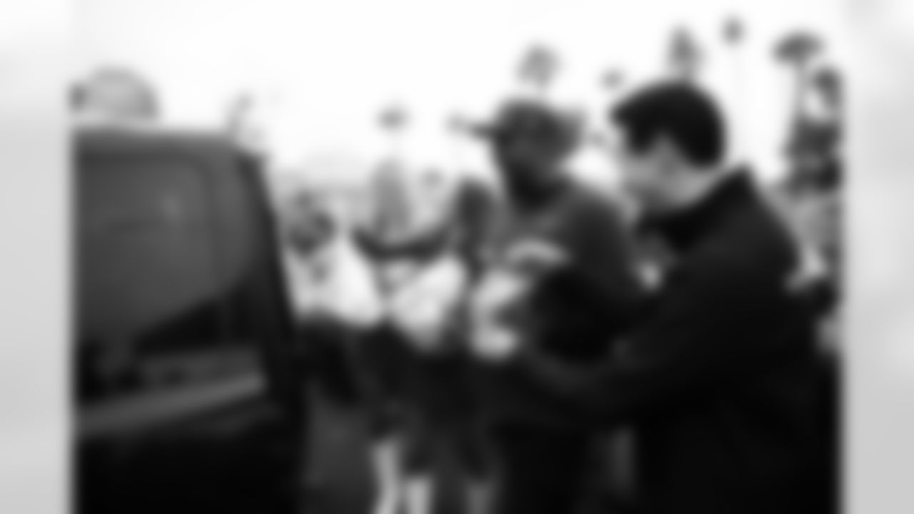 State Farm, Desert Financial Credit Union, and the Arizona Cardinals teamed up with United Food Bank to donate meals to local families in need at Mesa Convention Center on Wednesday, Nov. 19, 2025 in Mesa, AZ.