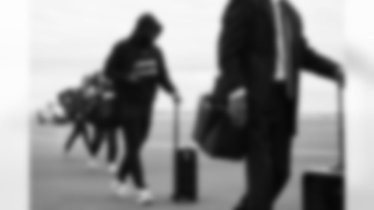 Arizona Cardinals quarterback Jacoby Brissett (7) travels to Cincinnati before the Week 17 regular season game against the Cincinnati Bengals on Saturday, Dec. 27, 2025 in Phoenix, AZ.