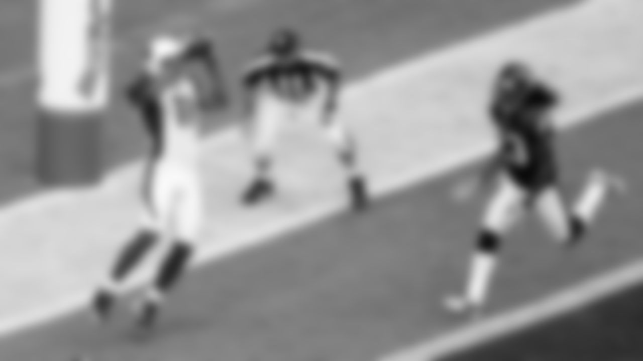 Larry Fitzgerald grabs a touchdown against the Texans in 2010.