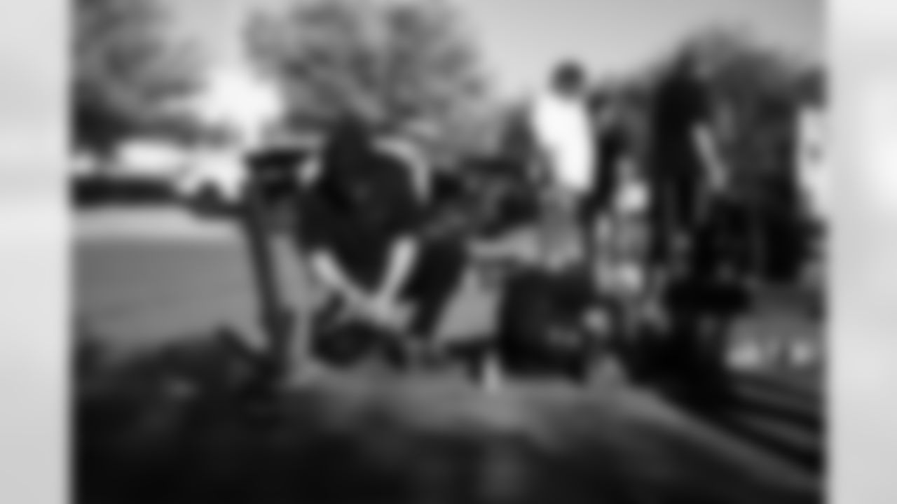 The Arizona Cardinals host veterans, members from the Pat Tillman Foundation, Civics leaders, and TAPS members for a community service event with Phoenix ToolBank on Monday, Nov. 10, 2025 in Tempe, AZ.