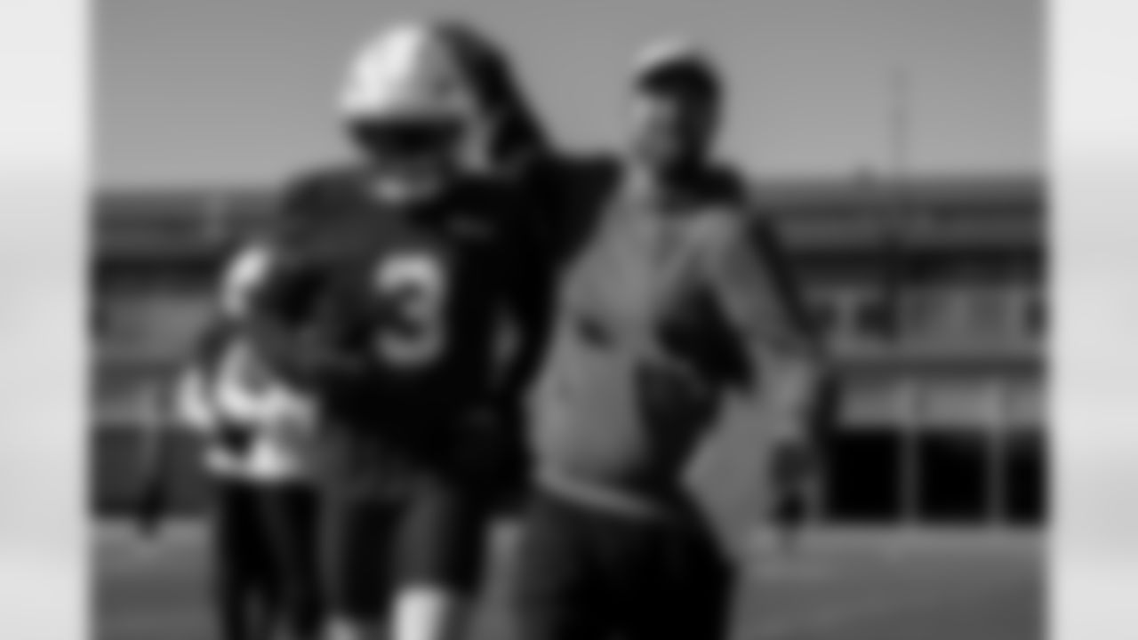 Arizona Cardinals safety Budda Baker (3) and Arizona Cardinals Defensive Backs Coach Patrick Toney during practice at the Dignity Health Training Facility on Thursday, Dec. 11, 2025 in Tempe, AZ.