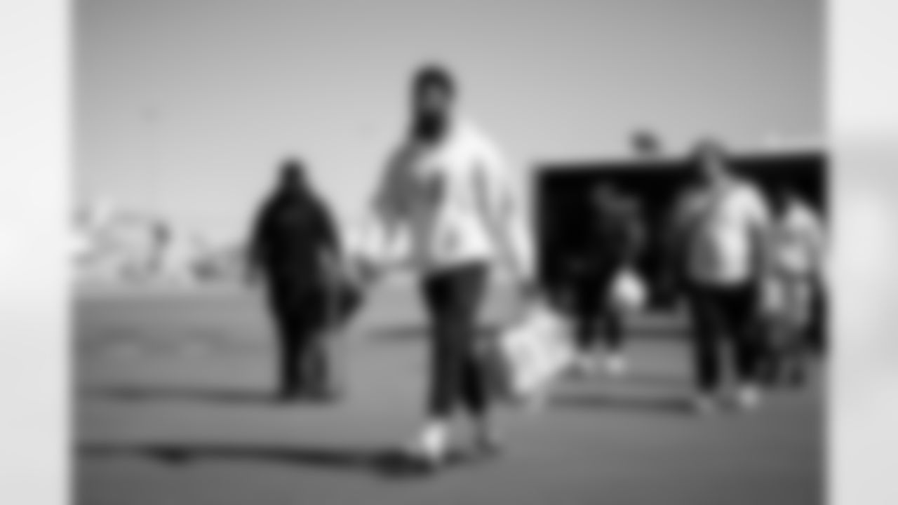 Arizona Cardinals linebacker Josh Sweat (10) travels to Seattle before the Week 10 regular season game against the Seattle Seahawks on Saturday, Nov. 8, 2025 in Phoenix, AZ.