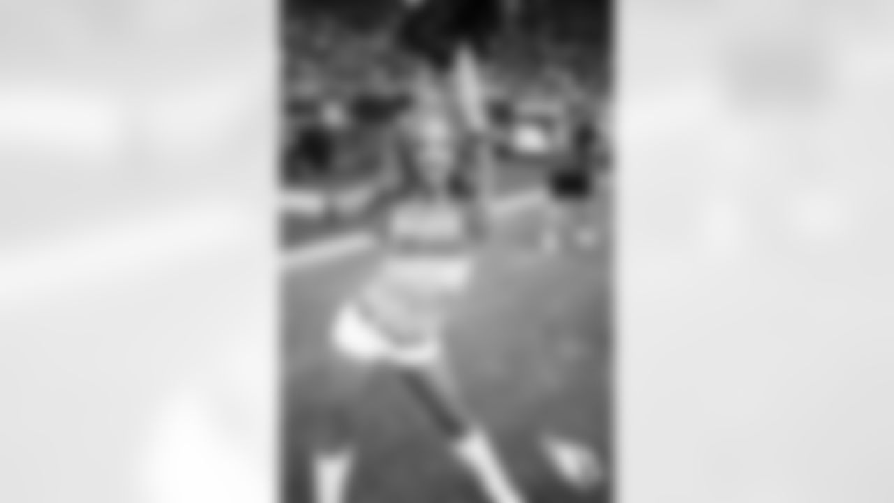 Cheer week 10 vs falcons 00012