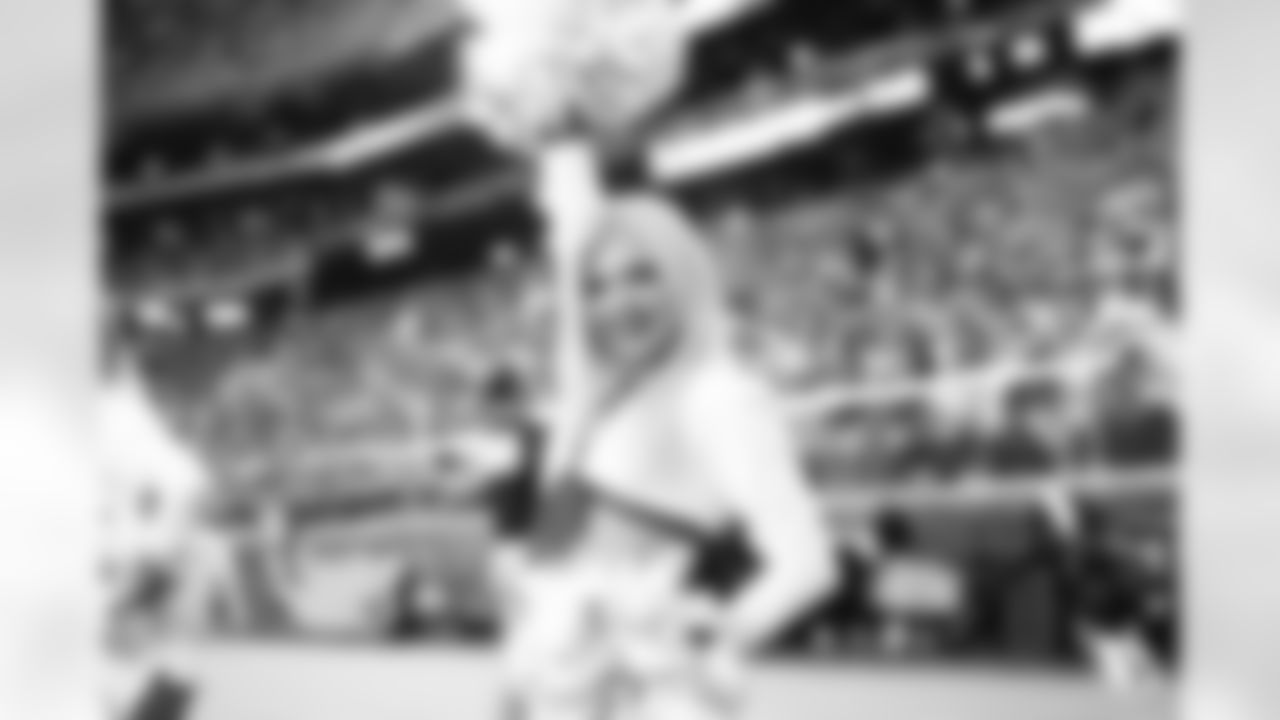 The Arizona Cardinals Cheerleaders during the Week 15 game against the San Francisco 49ers at State Farm Stadium on Dec. 17, 2023.