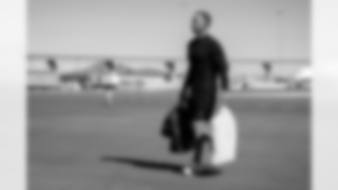 Arizona Cardinals Head Coach Jonathan Gannon travels before the Week 9 regular season game between the Arizona Cardinals and the Dallas Cowboys on Sunday, Nov. 2, 2025 in Arlington, TX.