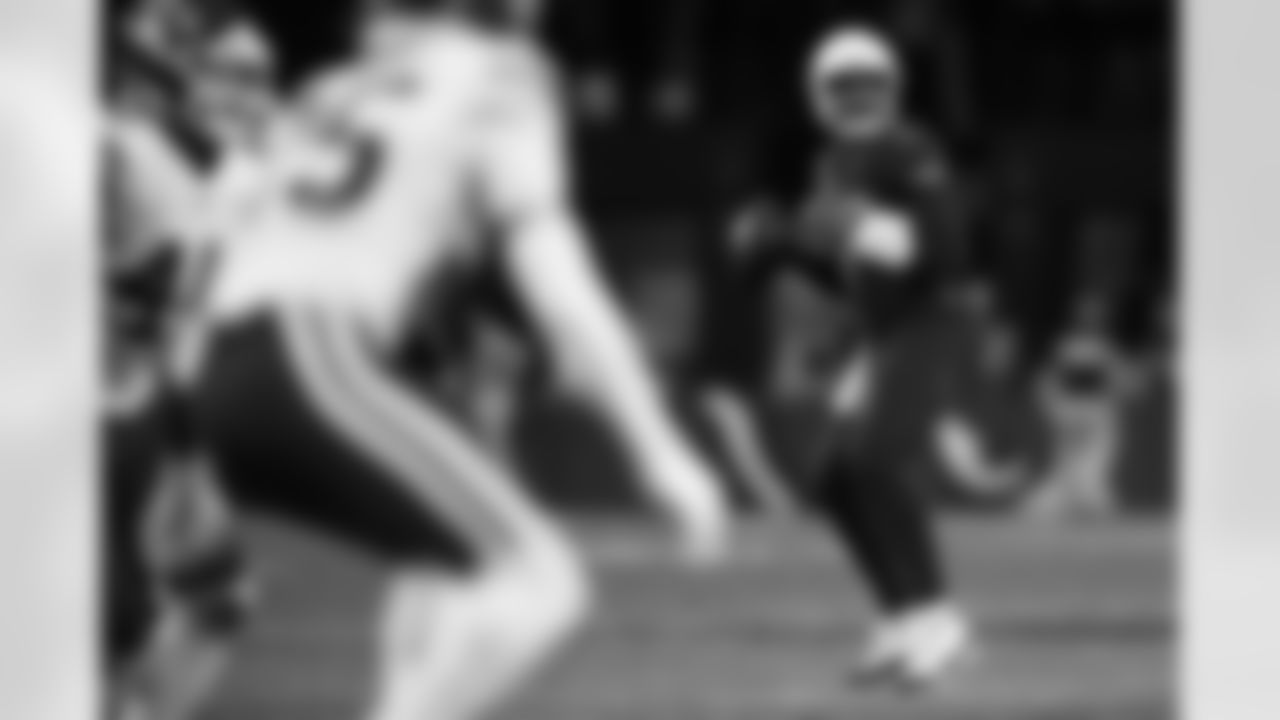 Arizona Cardinals quarterback Jacoby Brissett (7) during the Week 1 preseason game between the Arizona Cardinals and the Kansas City Chiefs on Saturday, Aug. 9, 2025 at State Farm Stadium.