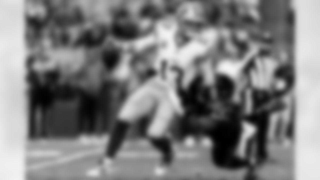 Arizona Cardinals linebacker BJ Ojulari (9) during the Week 11 regular season game between the Arizona Cardinals and the San Francisco 49ers on Sunday, Nov. 16, 2025 at State Farm Stadium.