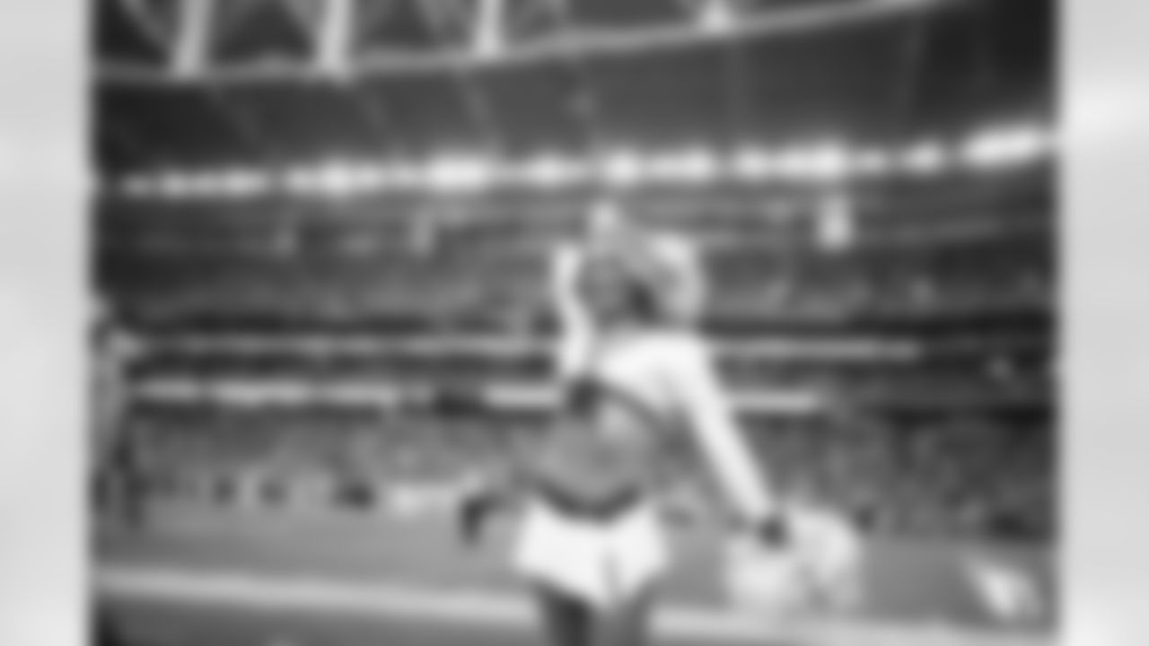 The Arizona Cardinals Cheerleaders during the Week 15 game against the San Francisco 49ers at State Farm Stadium on Dec. 17, 2023.