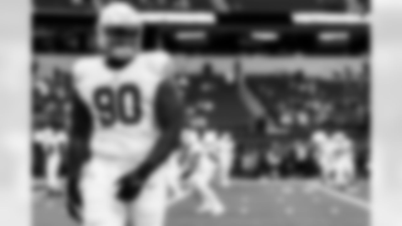 Arizona Cardinals defensive lineman Zach Carter (90) during the Week 18 regular season game between the Arizona Cardinals and the Los Angeles Rams on Sunday, Jan. 4, 2026 in Los Angeles, CA.