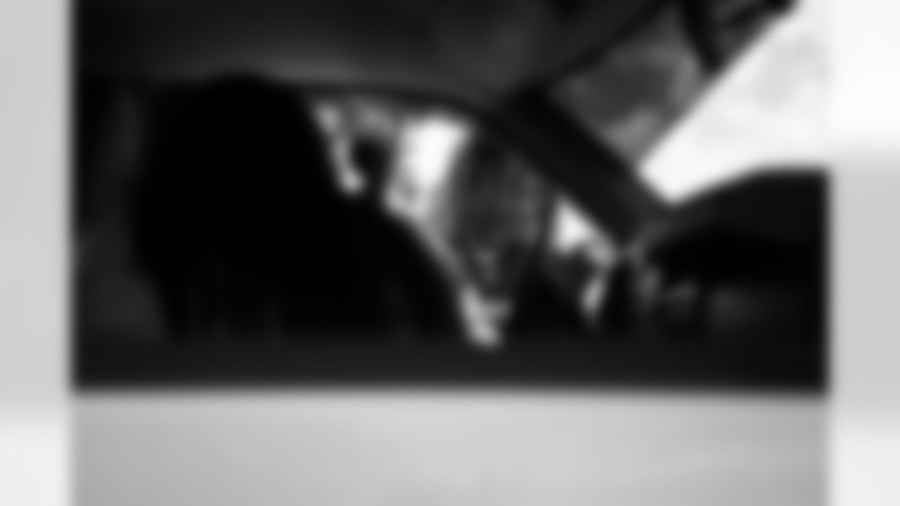 Arizona Cardinals offensive lineman Kelvin Beachum (68) and Arizona Cardinals offensive lineman Paris Johnson Jr. (70) host a food distribution for families at the Eisenhower Center for Innovation in collaboration with United Food Bank on Tuesday, Nov. 18, 2025 in Mesa, AZ.