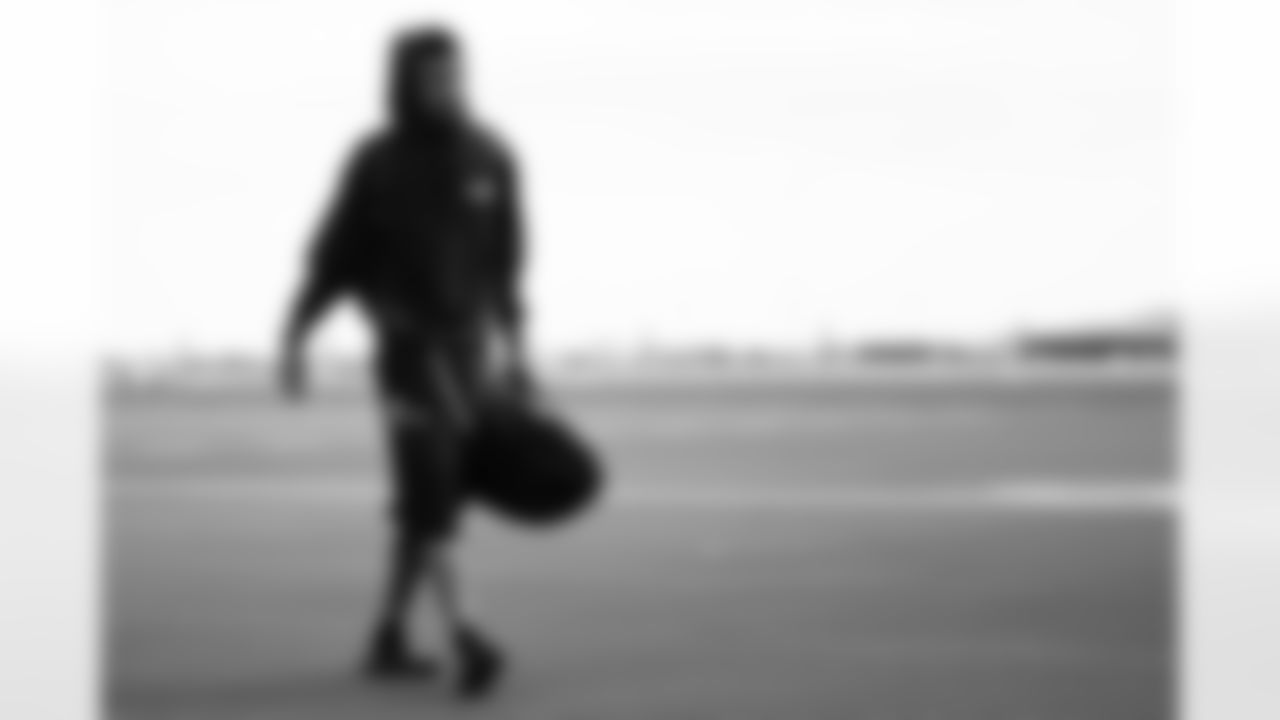 Arizona Cardinals wide receiver Xavier Weaver (89) travels to Inglewood before the Week 18 regular season game against the Los Angeles Rams on Saturday, Jan. 3, 2026 in Phoenix, AZ.