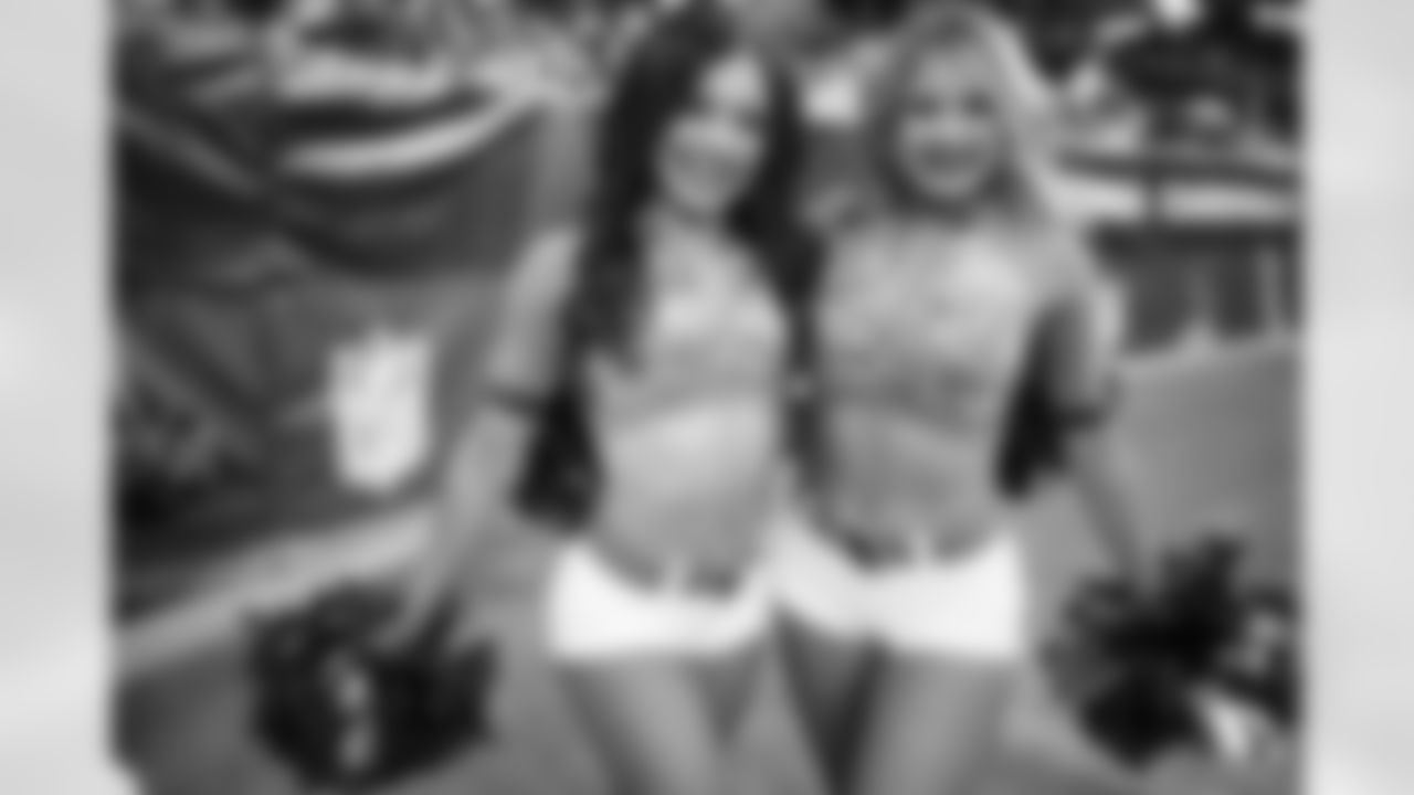 Cheer week 10 vs falcons 00093
