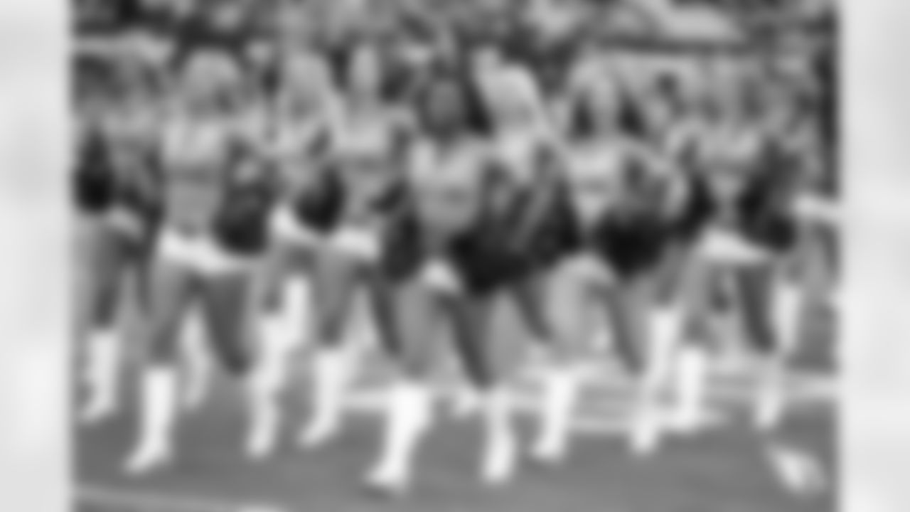 Cheer week 10 vs falcons 00044