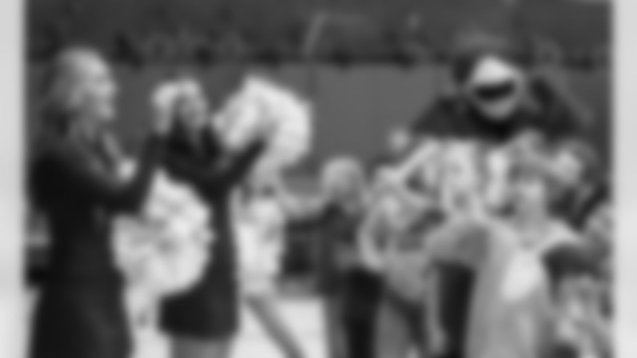 The Arizona Cardinals host a Milk and Cookies at Desert Vista Elementary School presented by SRP and Albertsons-Safeway on Friday, Nov. 21, 2025 in Apache Junction, AZ.