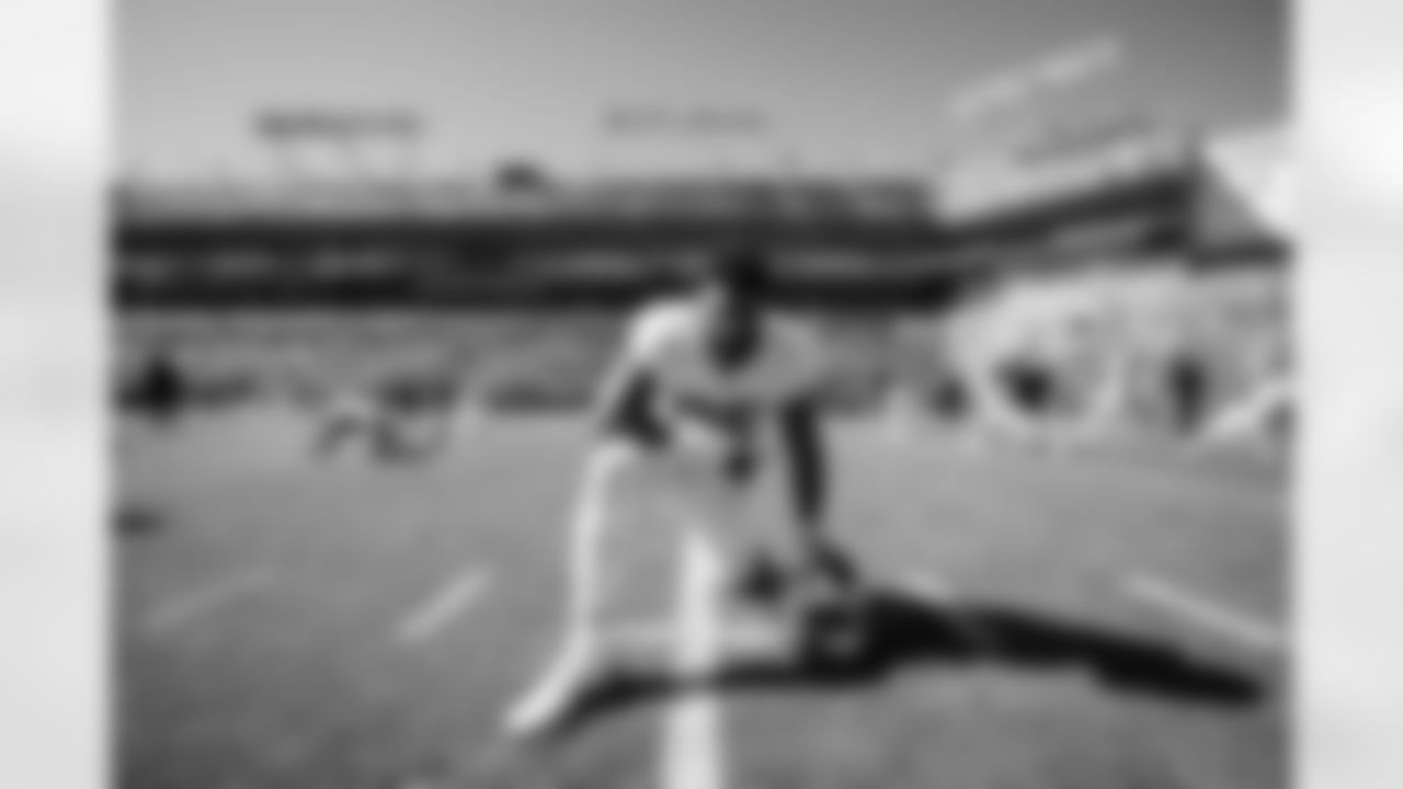 Arizona Cardinals linebacker Zaven Collins (25) during the Week 13 regular season game between the Arizona Cardinals and the Tampa Bay Buccaneers on Sunday, Nov. 30, 2025 in Tampa, FL.