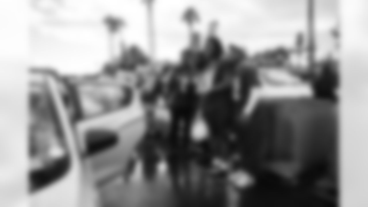 Arizona Cardinals offensive lineman Kelvin Beachum (68) and Arizona Cardinals offensive lineman Paris Johnson Jr. (70) host a food distribution for families at the Eisenhower Center for Innovation in collaboration with United Food Bank on Tuesday, Nov. 18, 2025 in Mesa, AZ.