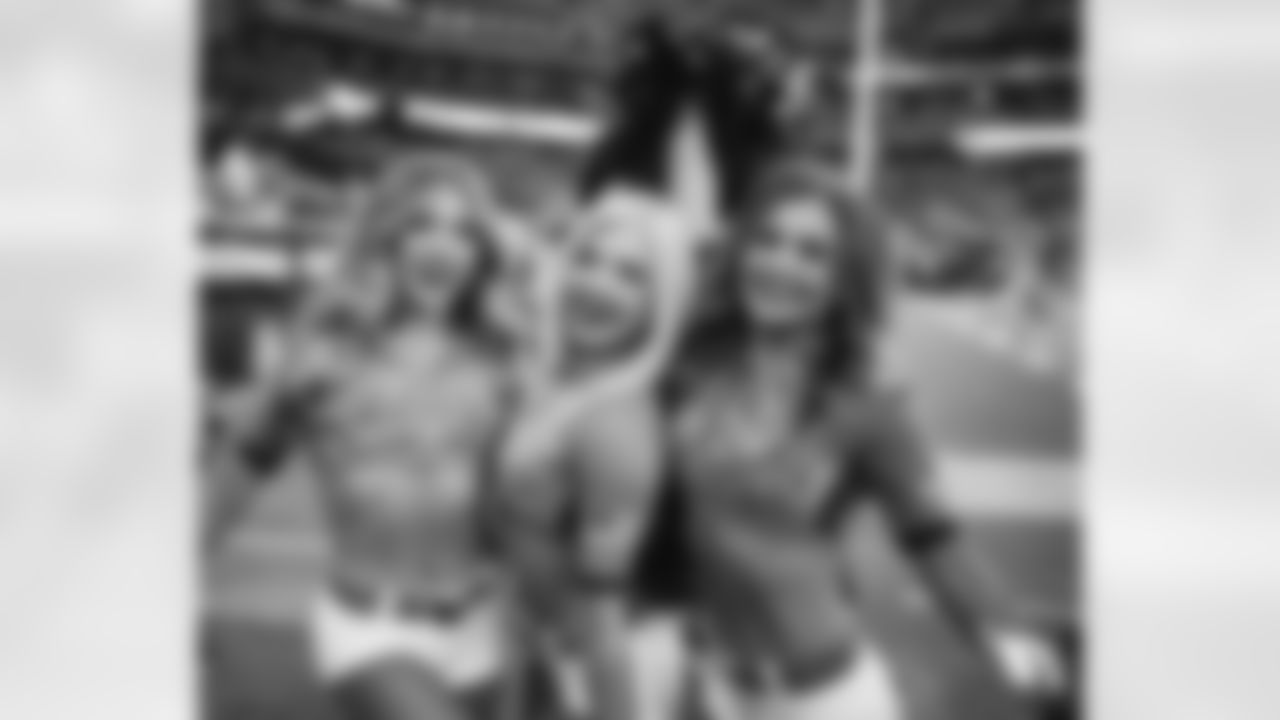 Cheer week 10 vs falcons 00052