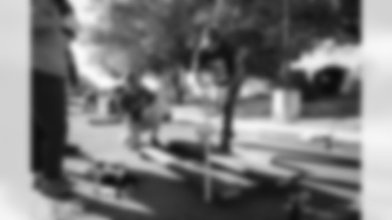 The Arizona Cardinals host veterans, members from the Pat Tillman Foundation, Civics leaders, and TAPS members for a community service event with Phoenix ToolBank on Monday, Nov. 10, 2025 in Tempe, AZ.