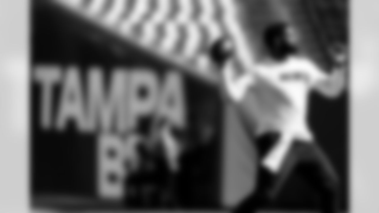 Arizona Cardinals quarterback Jacoby Brissett (7) during the Week 13 regular season game between the Arizona Cardinals and the Tampa Bay Buccaneers on Sunday, Nov. 30, 2025 in Tampa, FL.