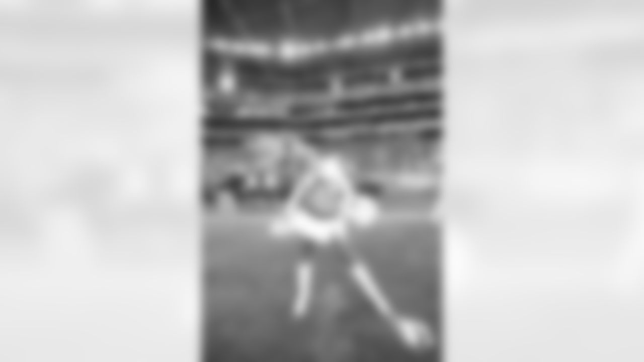 The Arizona Cardinals Cheerleaders during the Week 15 game against the San Francisco 49ers at State Farm Stadium on Dec. 17, 2023.