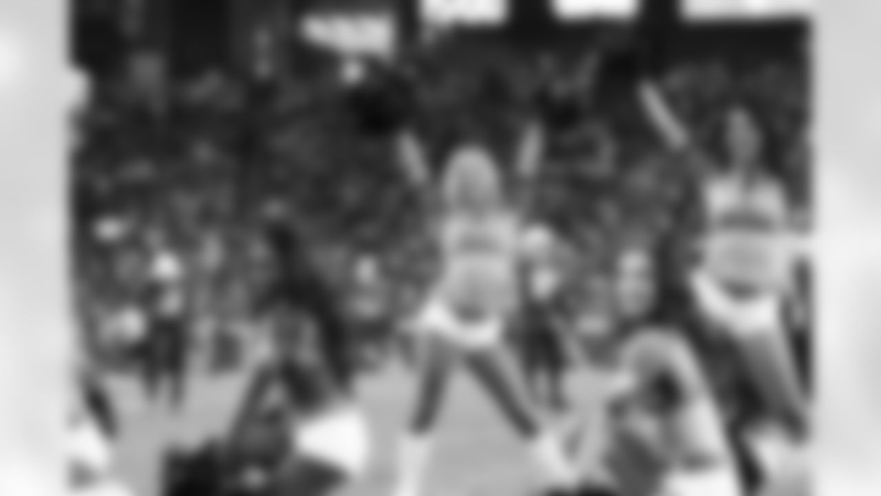 Cheer week 10 vs falcons 00102