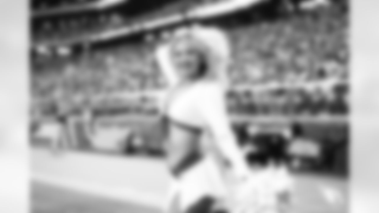 The Arizona Cardinals Cheerleaders during the Week 15 game against the San Francisco 49ers at State Farm Stadium on Dec. 17, 2023.