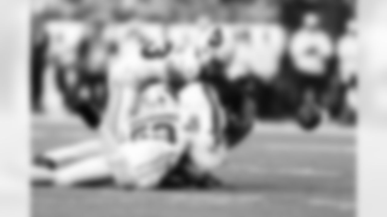 Arizona Cardinals linebacker Victor Dimukeje (52)3\Arizona Cardinals cornerback Sean Murphy-Bunting (23) during the Week 13 regular season game between the Arizona Cardinals and the Minnesota Vikings on Sunday, Dec 1, 2024 in Minneapolis, MN.