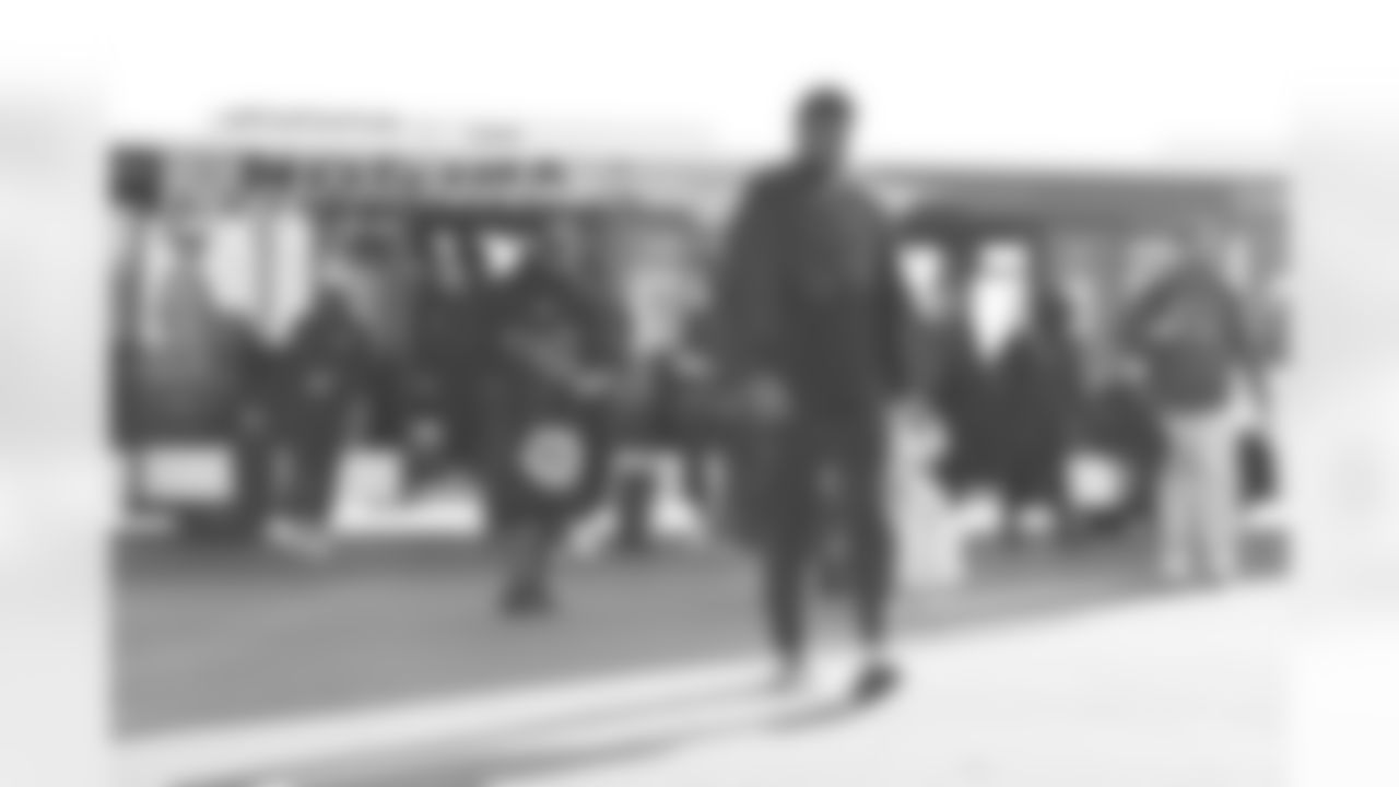 Arizona Cardinals linebacker Josh Sweat (10) travels to Tampa before the Week 13 regular season game against the Tampa Bay Buccaneers on Saturday, Nov. 29, 2025 in Phoenix, AZ.