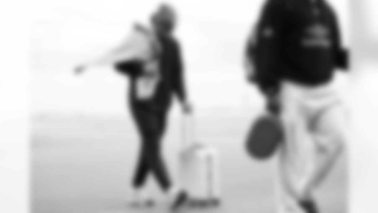 Arizona Cardinals linebacker BJ Ojulari (9) travels to Cincinnati before the Week 17 regular season game against the Cincinnati Bengals on Saturday, Dec. 27, 2025 in Phoenix, AZ.