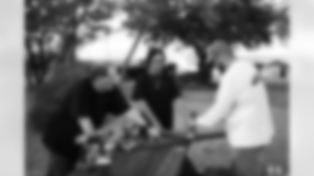 The Arizona Cardinals host veterans, members from the Pat Tillman Foundation, Civics leaders, and TAPS members for a community service event with Phoenix ToolBank on Monday, Nov. 10, 2025 in Tempe, AZ.