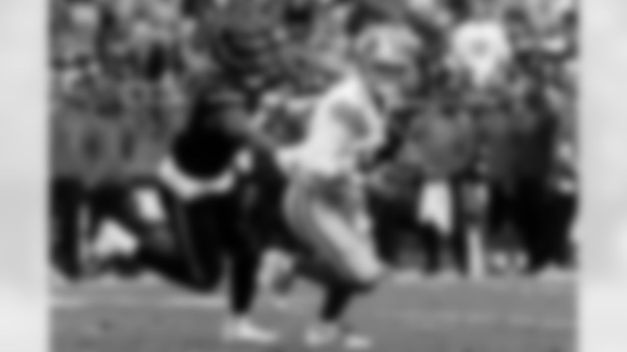 Arizona Cardinals linebacker Josh Sweat (10) during the Week 11 regular season game between the Arizona Cardinals and the San Francisco 49ers on Sunday, Nov. 16, 2025 at State Farm Stadium.