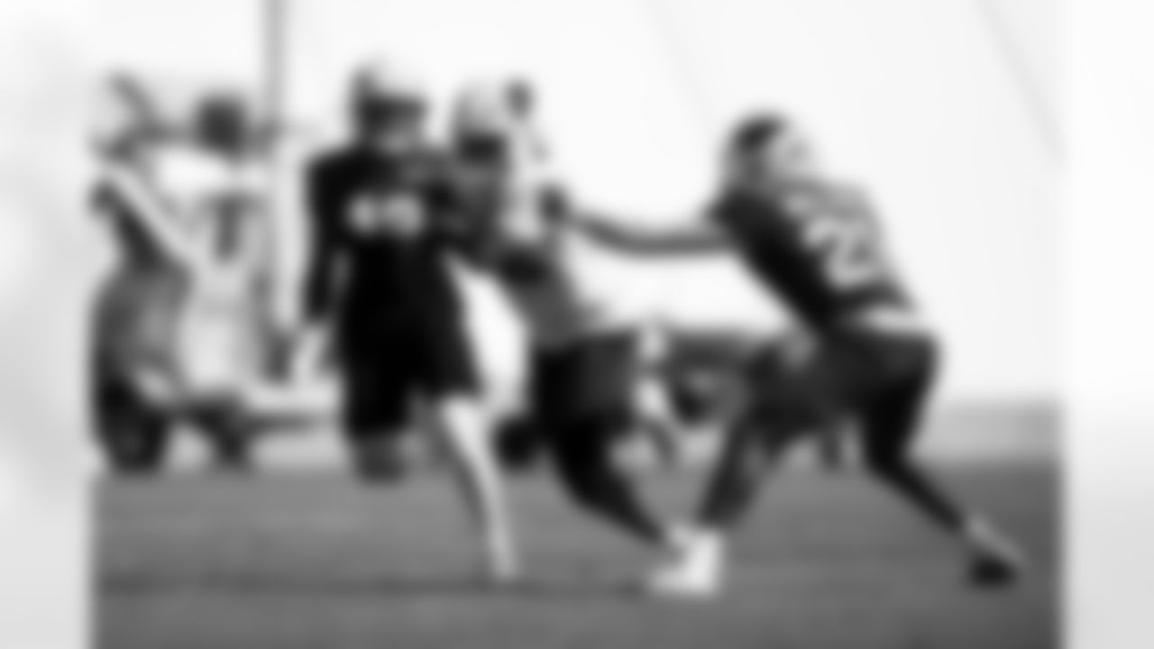 Arizona Cardinals running back Michael Carter (22) and Arizona Cardinals cornerback Garrett Williams (21) during practice at the Dignity Health Training Facility on Friday, Nov. 7, 2025 in Tempe, AZ.