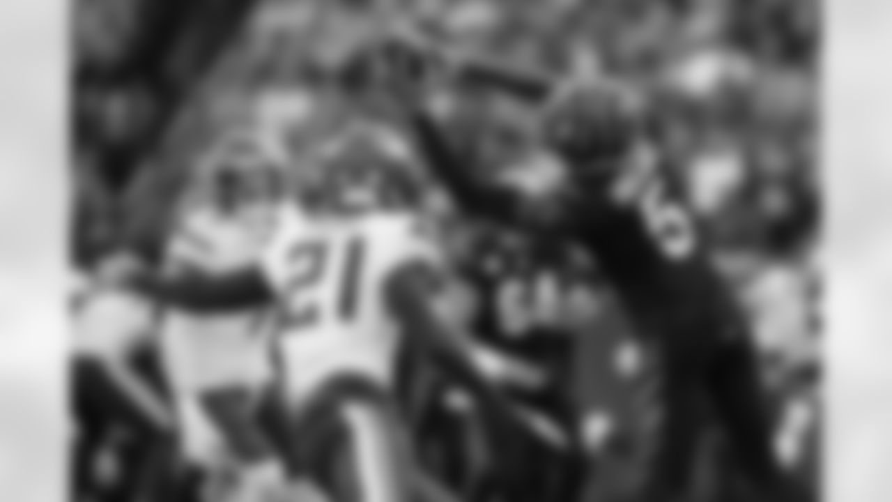 Cincinnati Bengals wide receiver Tee Higgins (5) makes a catch in front of Minnesota Vikings cornerback Akayleb Evans (21) during the second half of an NFL football game Saturday, Dec. 16, 2023, in Cincinnati. (AP Photo/Carolyn Kaster)