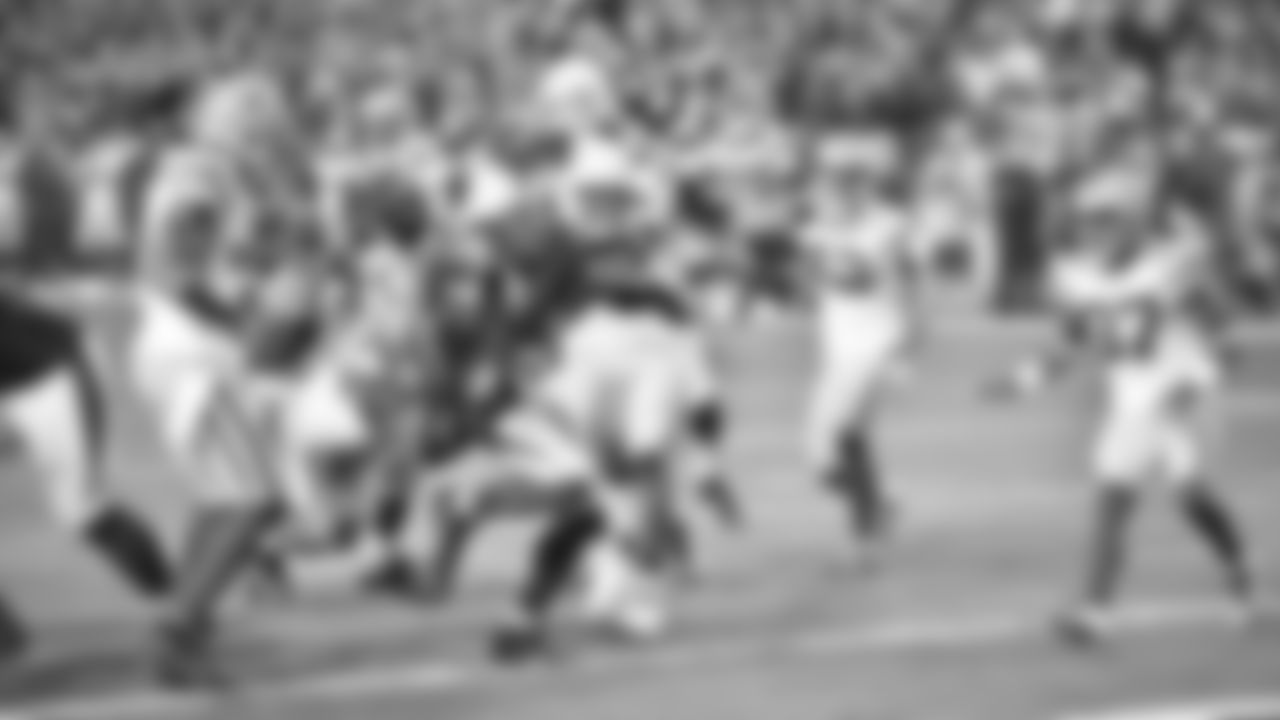 Larry Fitzgerald scores the winning touchdown against the Packers in the 2015 playoffs.