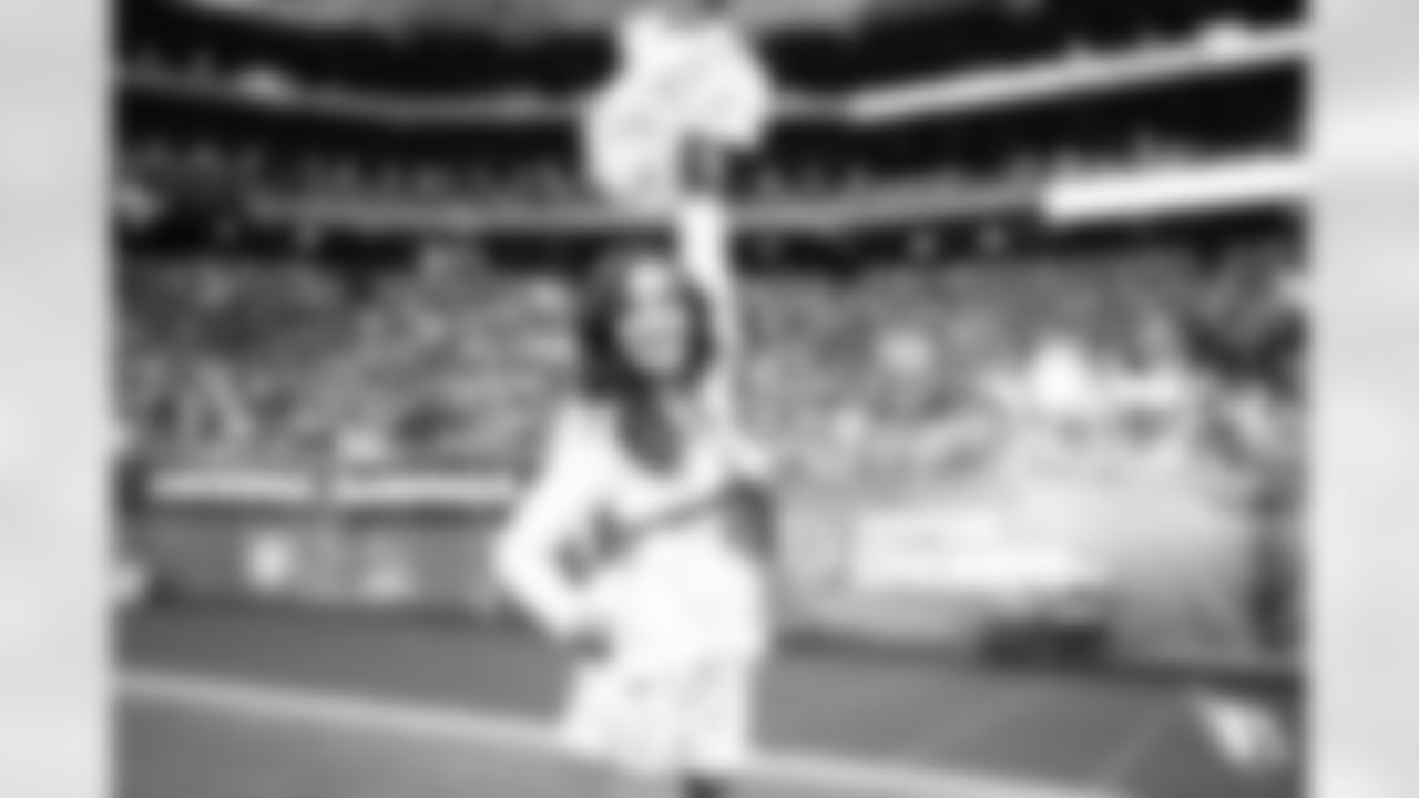 The Arizona Cardinals Cheerleaders during the Week 15 game against the San Francisco 49ers at State Farm Stadium on Dec. 17, 2023.