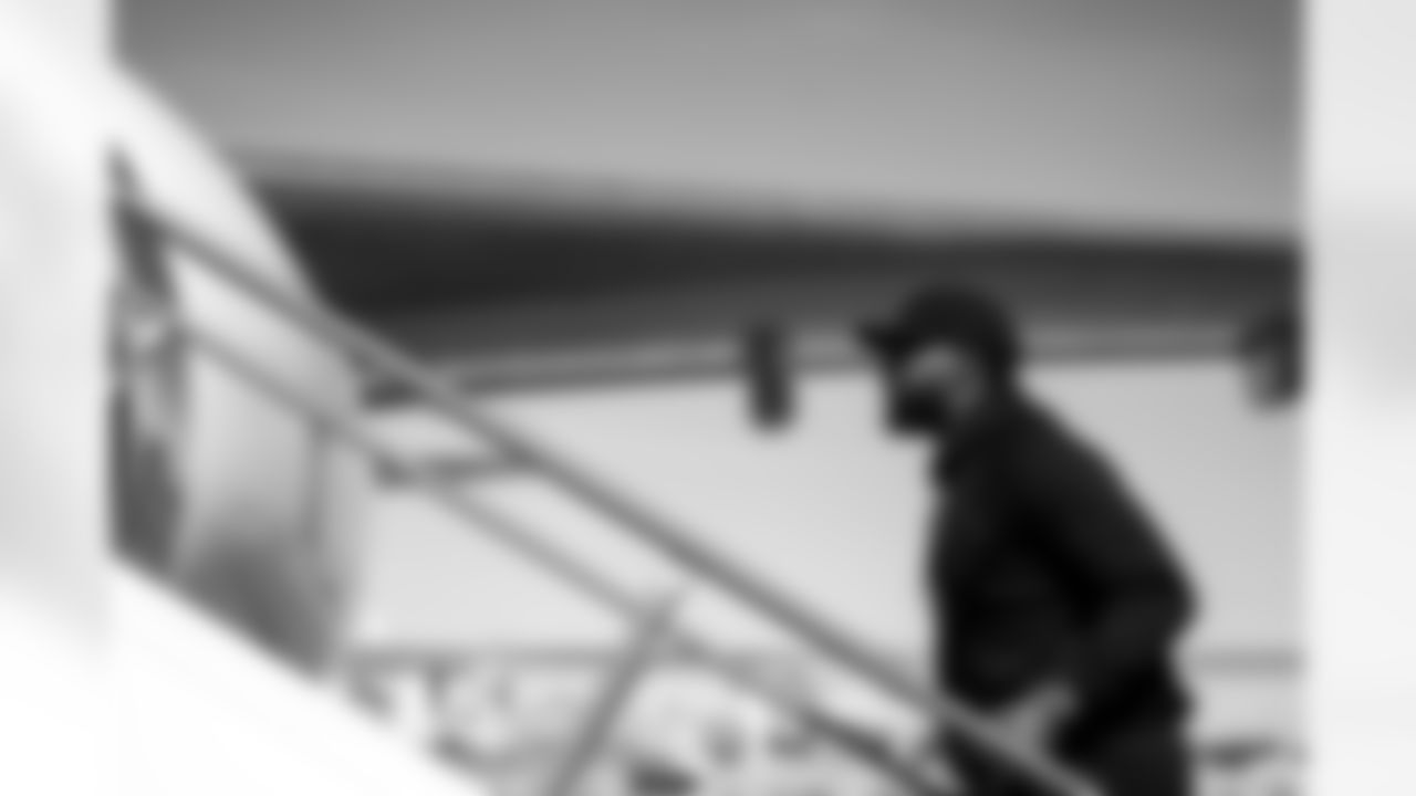 Arizona Cardinals quarterback Jacoby Brissett (7) travels before the Week 9 regular season game between the Arizona Cardinals and the Dallas Cowboys on Sunday, Nov. 2, 2025 in Arlington, TX.