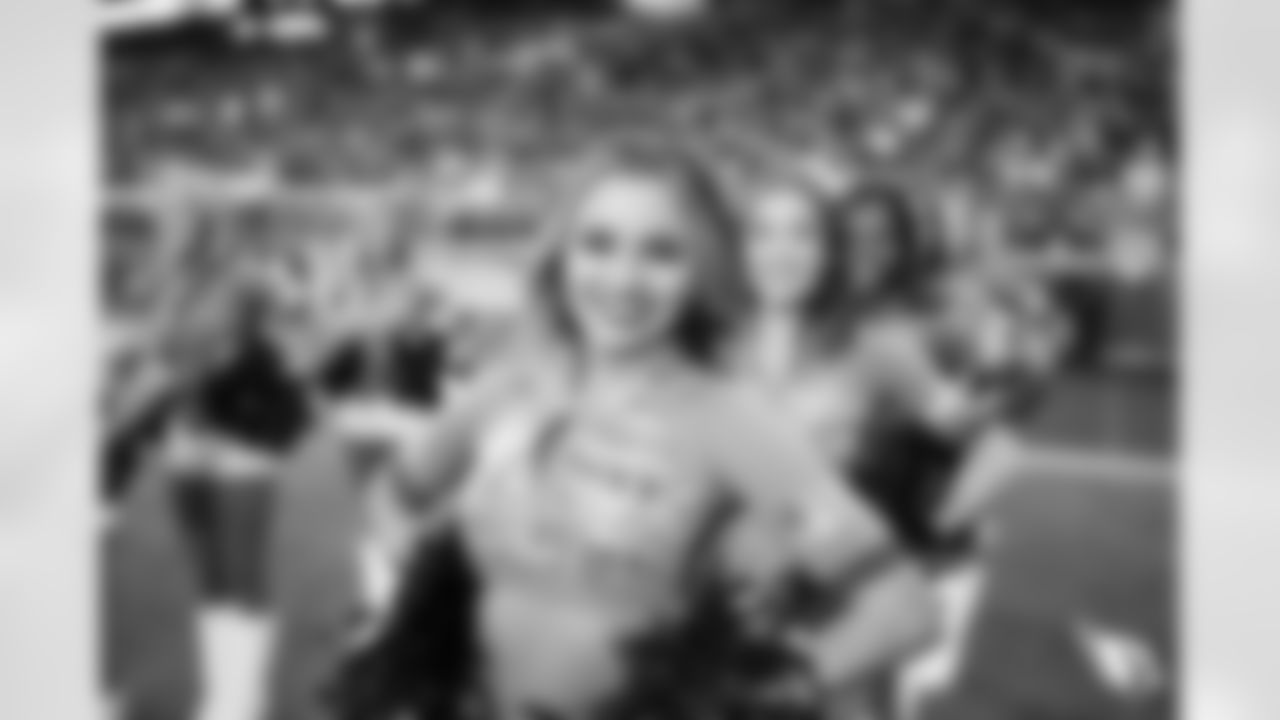 Cheer week 10 vs falcons 00056