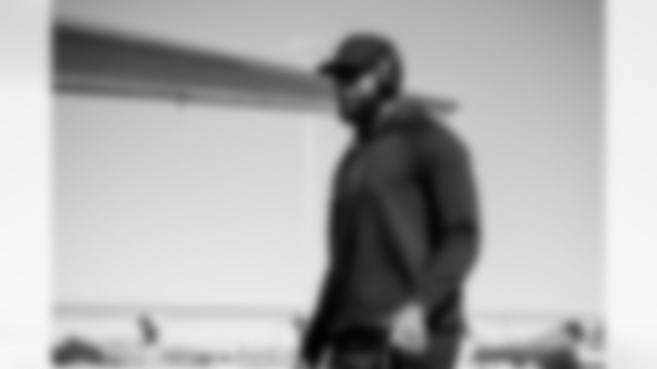 Arizona Cardinals quarterback Jacoby Brissett (7) travels to Seattle before the Week 10 regular season game against the Seattle Seahawks on Saturday, Nov. 8, 2025 in Phoenix, AZ.